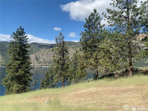 2524 Lakeshore Drive Manson WA 98831