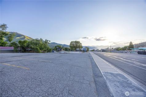 804 E Woodin Avenue Chelan WA 98816