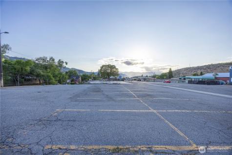 804 E Woodin Avenue Chelan WA 98816