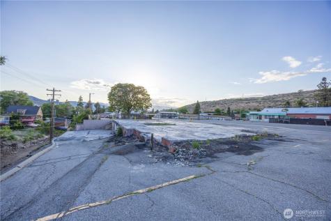 804 E Woodin Avenue Chelan WA 98816