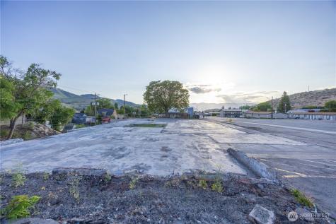 804 E Woodin Avenue Chelan WA 98816