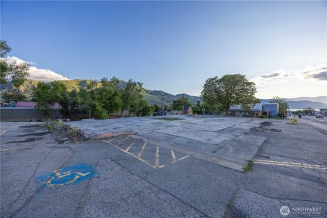 804 E Woodin Avenue Chelan WA 98816
