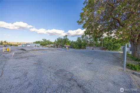 804 E Woodin Avenue Chelan WA 98816