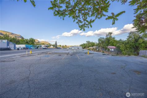 804 E Woodin Avenue Chelan WA 98816