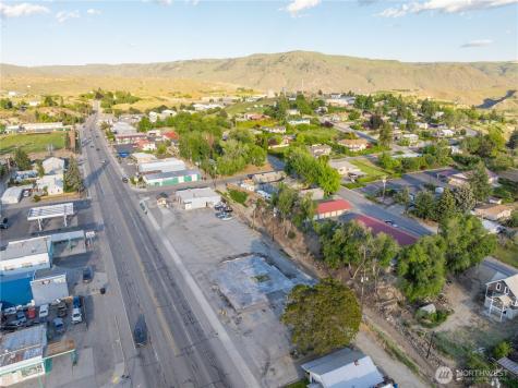 804 E Woodin Avenue Chelan WA 98816