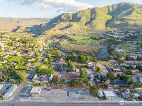 804 E Woodin Avenue Chelan WA 98816