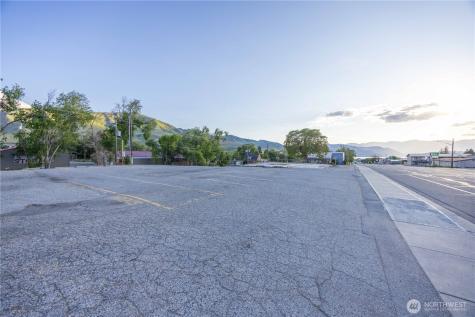 804 E Woodin Avenue Chelan WA 98816