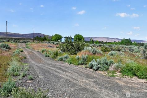 130 Red Tail Road Yakima WA 98908
