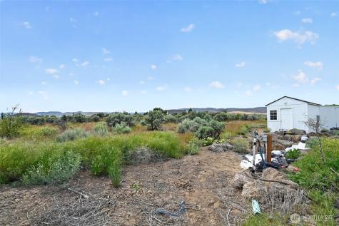 130 Red Tail Road Yakima WA 98908