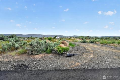 130 Red Tail Road Yakima WA 98908