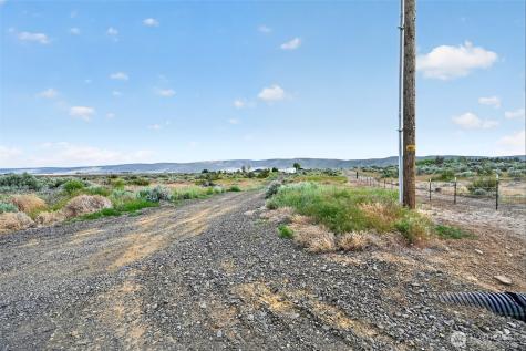 130 Red Tail Road Yakima WA 98908