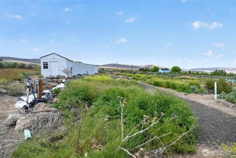 130 Red Tail Road Yakima WA 98908