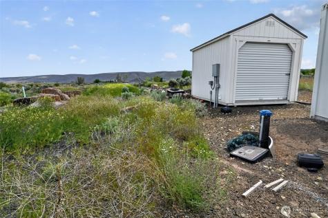 130 Red Tail Road Yakima WA 98908