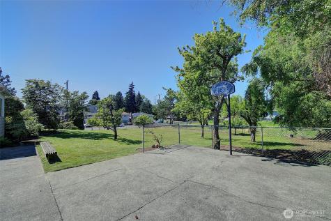 64 32nd Avenue S Seattle WA 98118