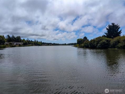 413 Lake View Loop NE Ocean Shores WA 98569