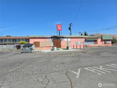 1026 N 1st Street Yakima WA 98901