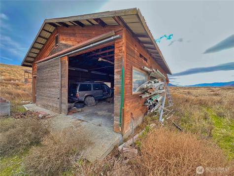 323 Eastlake Road Oroville WA 98844