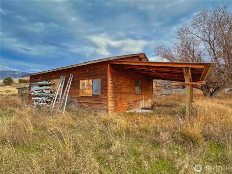 323 Eastlake Road Oroville WA 98844
