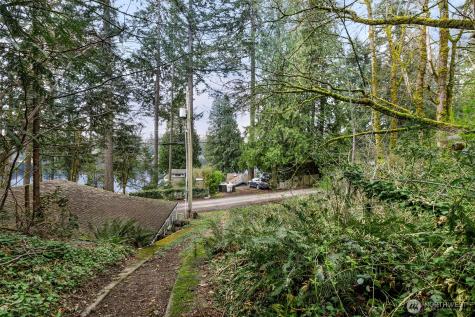 13625 E Lake Kathleen Drive SE Renton WA 98059