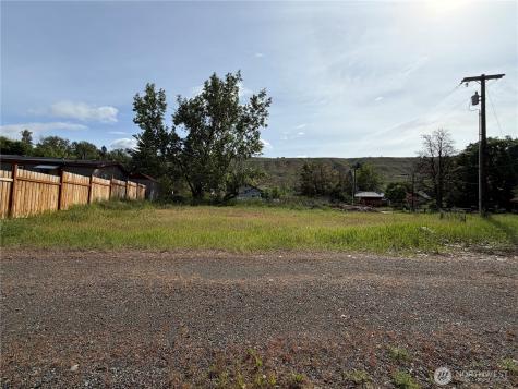 623 Main Street Winthrop WA 98862