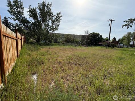 623 Main Street Winthrop WA 98862