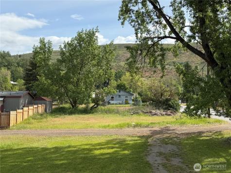 623 Main Street Winthrop WA 98862