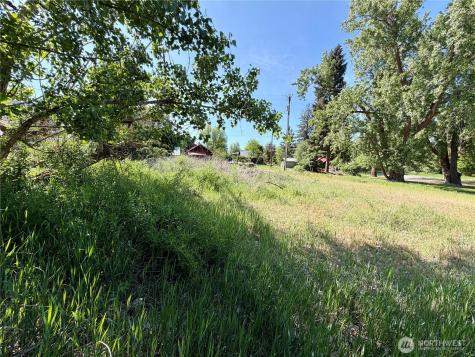 623 Main Street Winthrop WA 98862