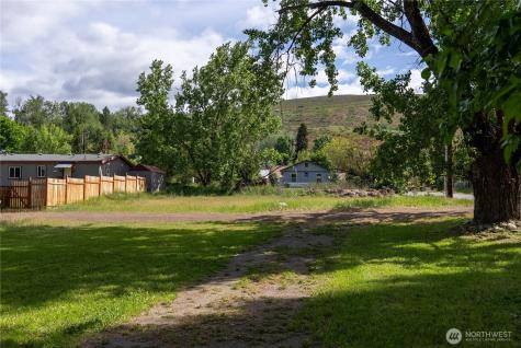 623 Main Street Winthrop WA 98862