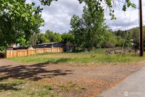 623 Main Street Winthrop WA 98862