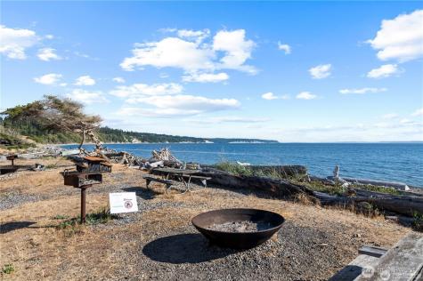 1454 Admirals Drive Coupeville WA 98239