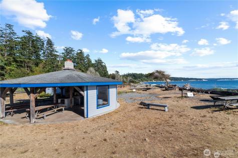 1454 Admirals Drive Coupeville WA 98239