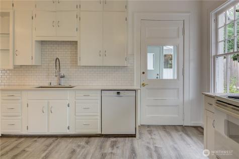 424 8th Avenue W Kirkland WA 98033