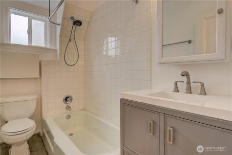 424 8th Avenue W Kirkland WA 98033