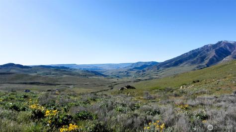 31 Cowboy Road Methow WA 98834