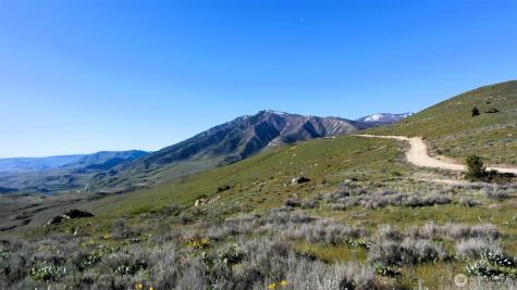 31 Cowboy Road Methow WA 98834