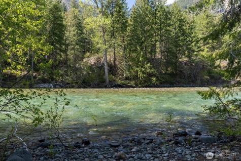 98 Cassel Way Mazama WA 98833