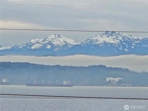 52 SW Canada Drive Seattle WA 98136
