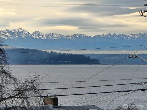 52 SW Canada Drive Seattle WA 98136