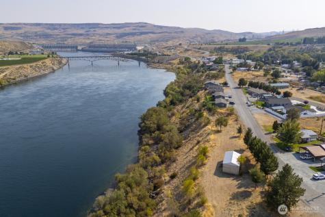 2011 Columbia Boulevard Bridgeport WA 98813