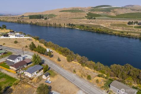 2011 Columbia Boulevard Bridgeport WA 98813