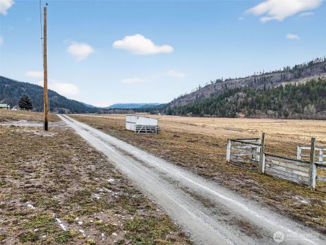3016 Deep Lake North Shore Way Colville WA 99114