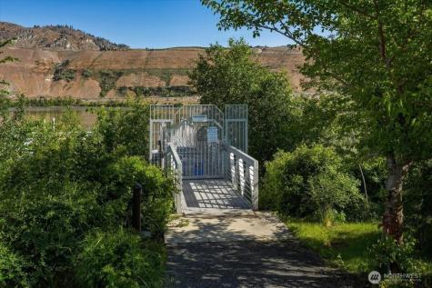 33 S Shore Drive Orondo WA 98843