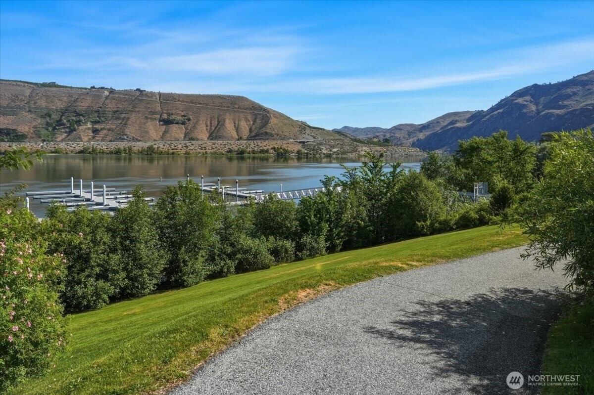 33 S Shore Drive Orondo WA 98843