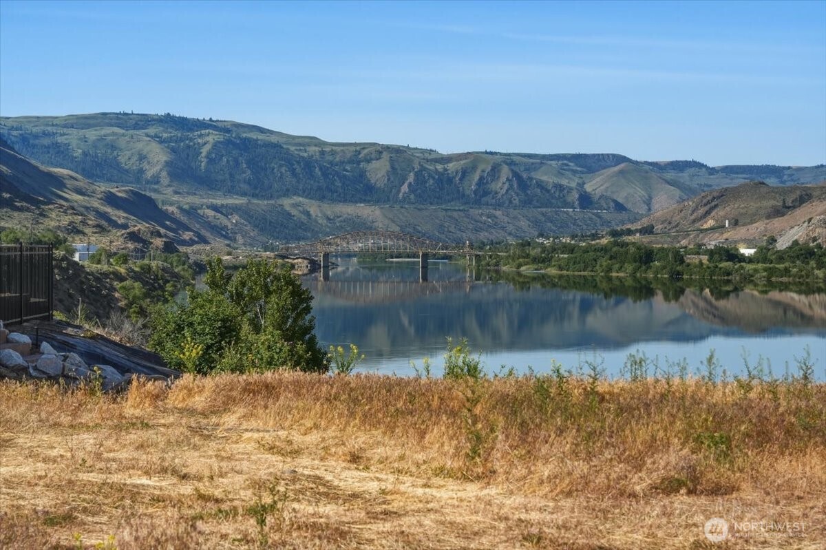 33 S Shore Drive Orondo WA 98843