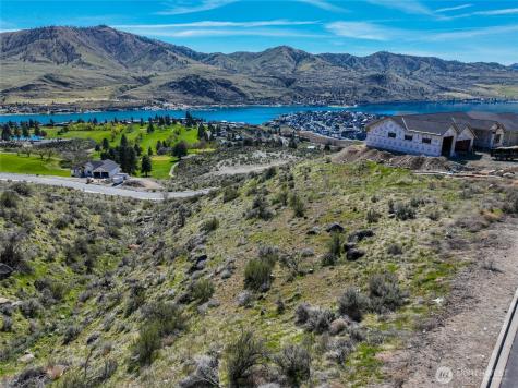 905 Long Drive Chelan WA 98816