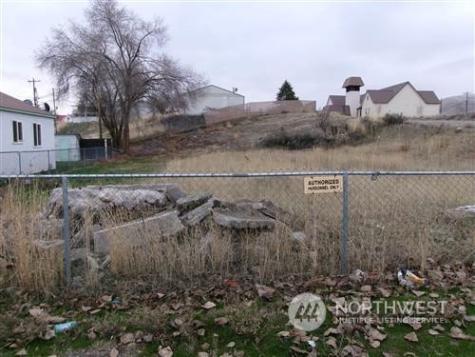 335 12th Street Bridgeport WA 98813