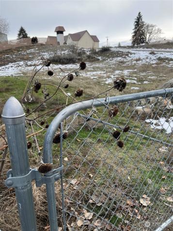 335 12th Street Bridgeport WA 98813