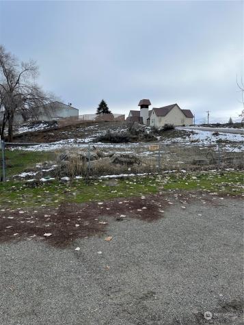 335 12th Street Bridgeport WA 98813