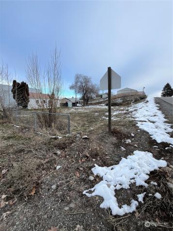 335 12th Street Bridgeport WA 98813