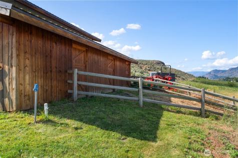 36 Rooster Flats Oroville WA 98844